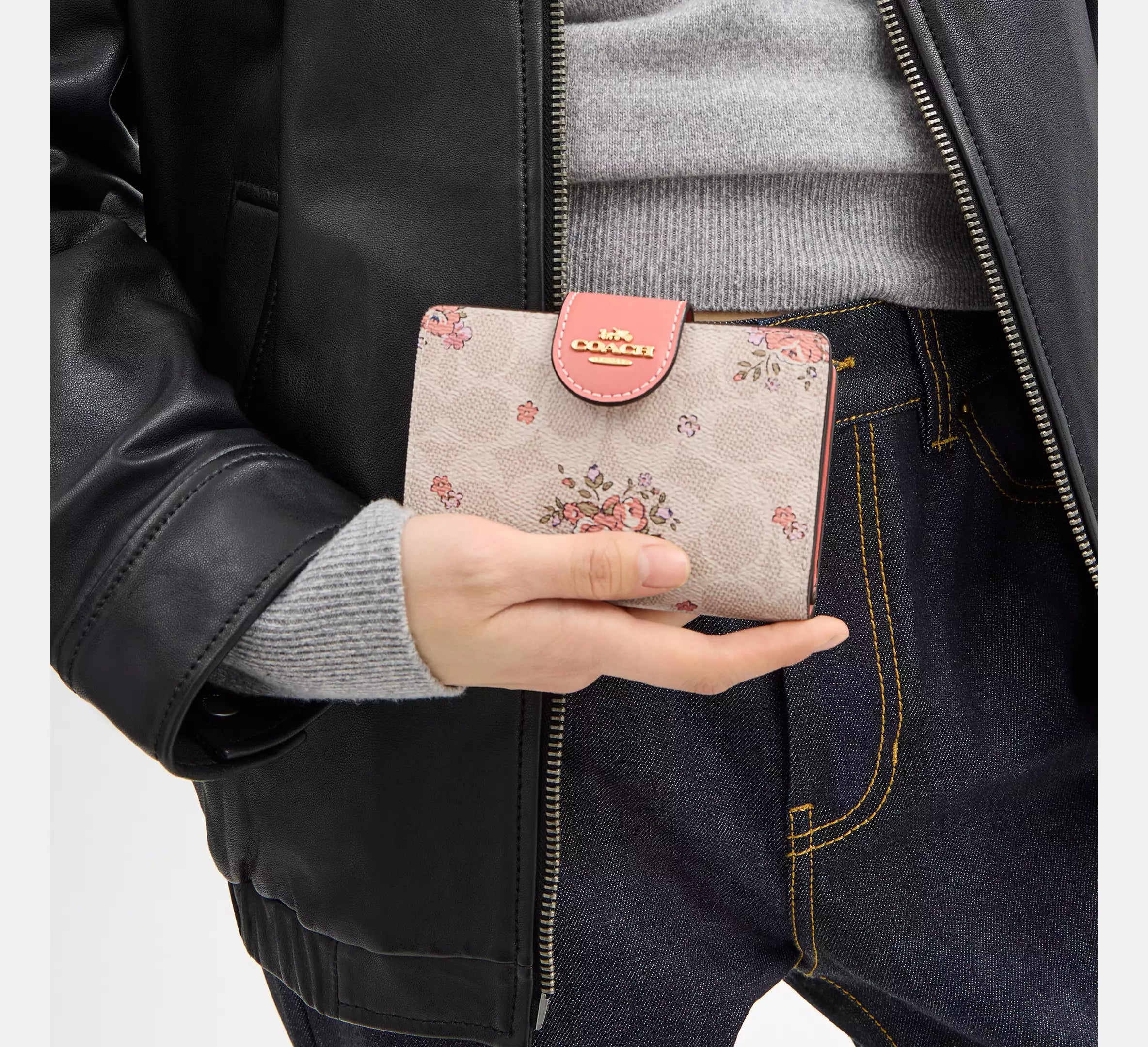 Medium Corner Zip Wallet In Signature Canvas