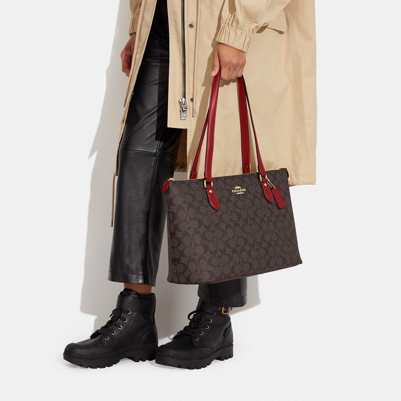 Gallery Tote In Signature Canvas
