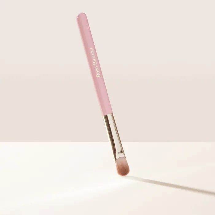 Stay Vulnerable All - Over Eyeshadow Brush