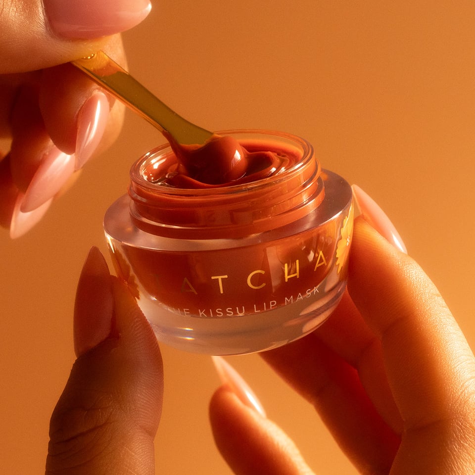 Tatcha - The Kissu Lip Mask - Kiku | Tratamiento Labial Hidratante
