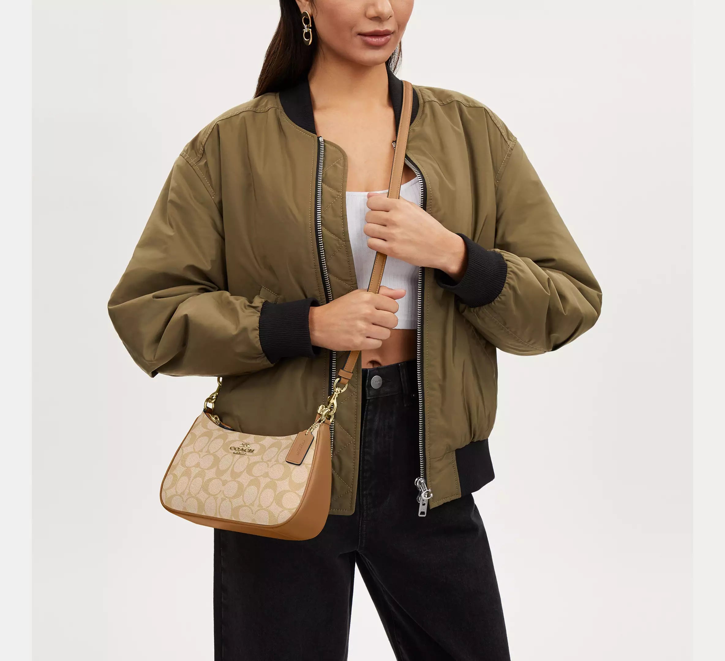 Teri Shoulder Bag In Signature Canvas