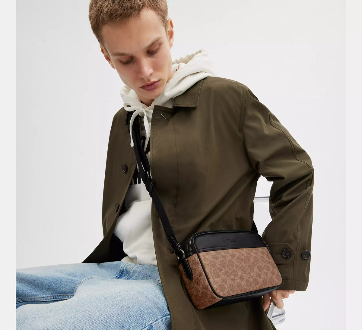 Coach - Graham Crossbody Bag In Signature Canvas | Elegancia y ...