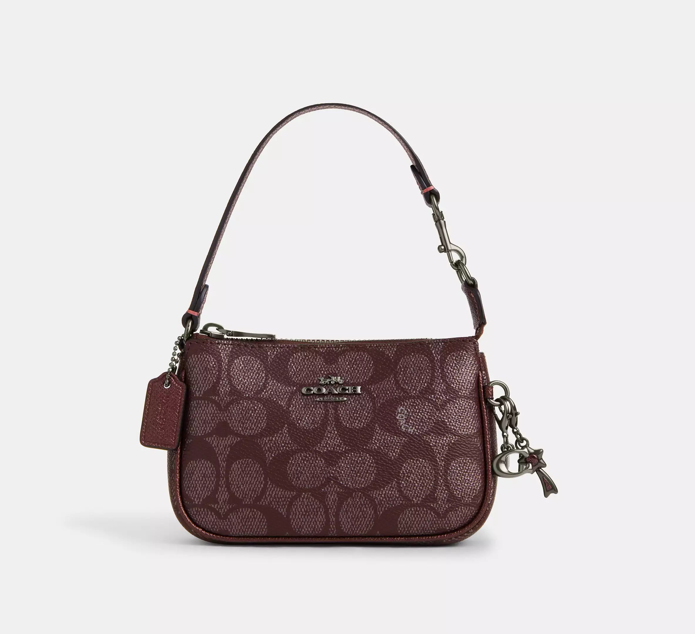 Coach Outlet - Boxed Nolita Bag 15 In Signature Canvas | Cartera Elegante y Versátil